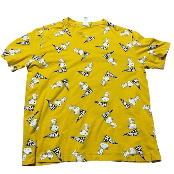 H&M Other - Snoopy Peanuts All over Print Yellow Graphic Tee H&M Size XL Crewneck Cotton